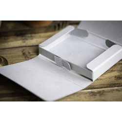  Laurant box 19x25x2,5 cm.